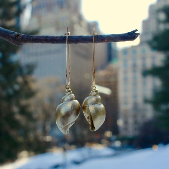 NEW Shell gold drop hook dangle conch earrings - Picture 9 of 12